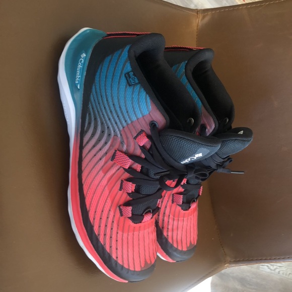 Columbia high top hiking boots/sneakers - Picture 10 of 10